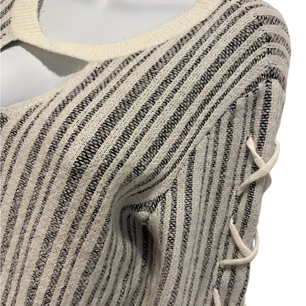 ROCK & REPUBLIC Women’s Striped Long Sleeve Sweater Size Medium - Picture 5 of 15